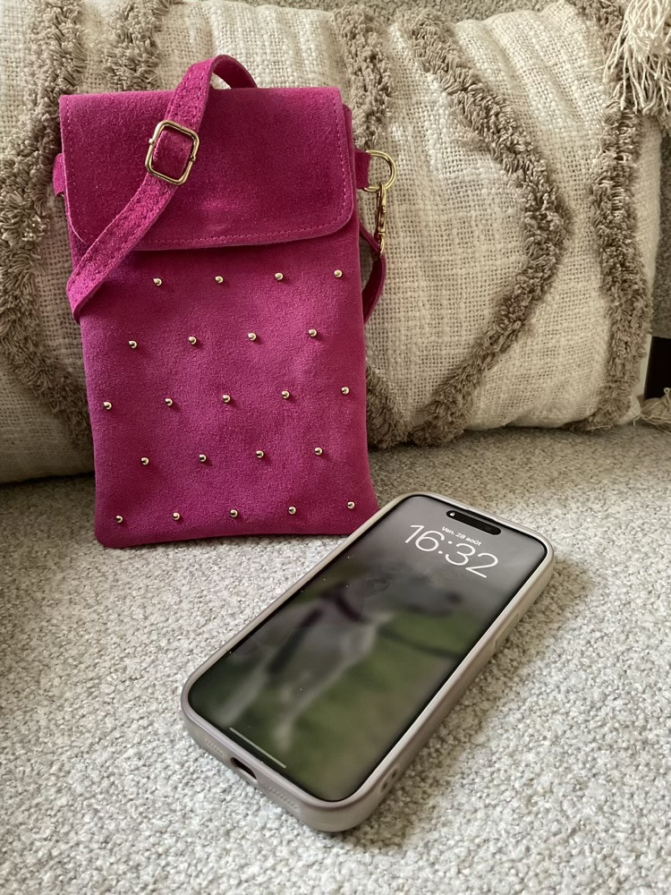 Pochette Téléphone cloutée 