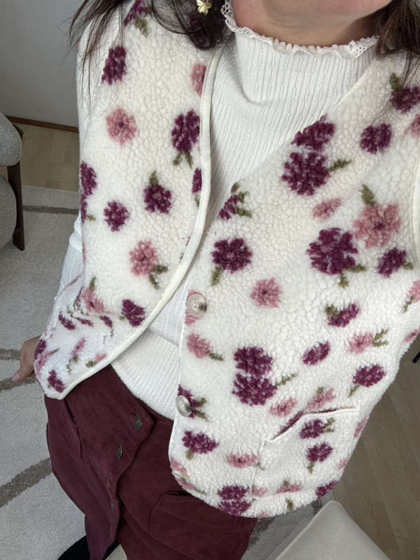 Gilet Sherpa fleuri tons bordeaux rose 