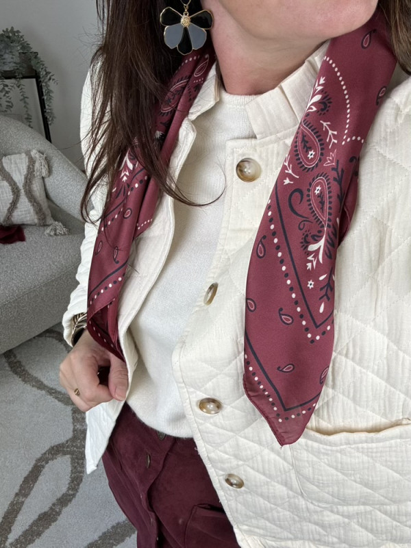 Foulard carré Bordeaux motif bandana noirs et crème 