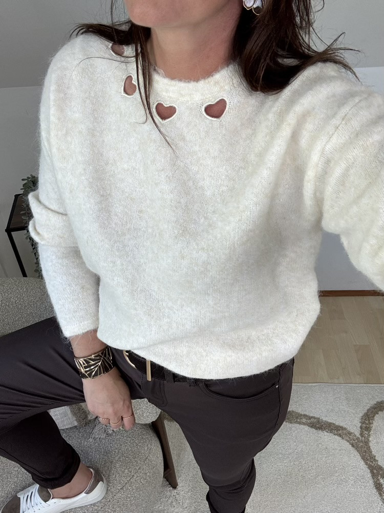 Pull col rond cœurs ajourés 
