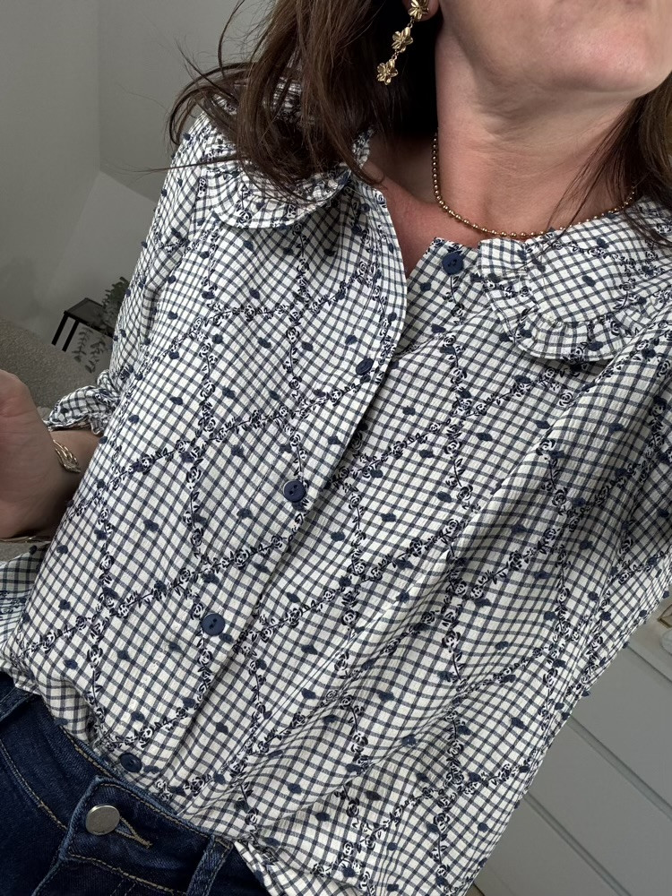 Chemise col Claudine volanté à carreaux 