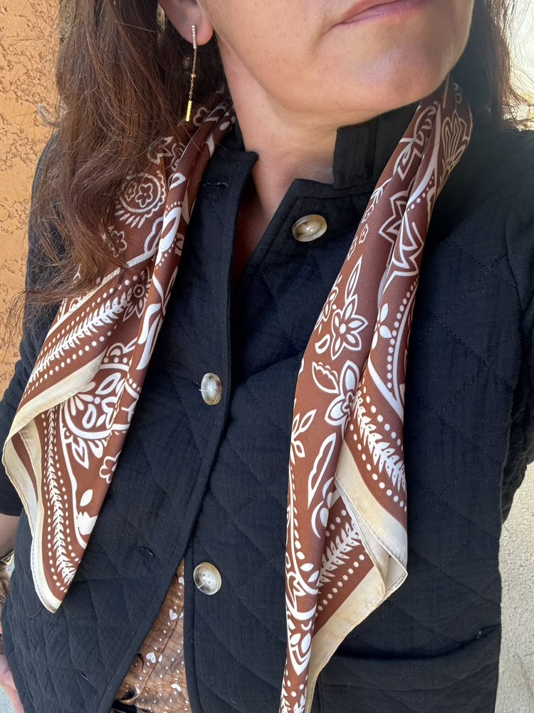 Foulard carre 70*70 tons chocolat et beige 
