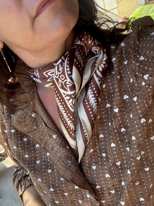 Foulard carre 70*70 tons chocolat et beige 