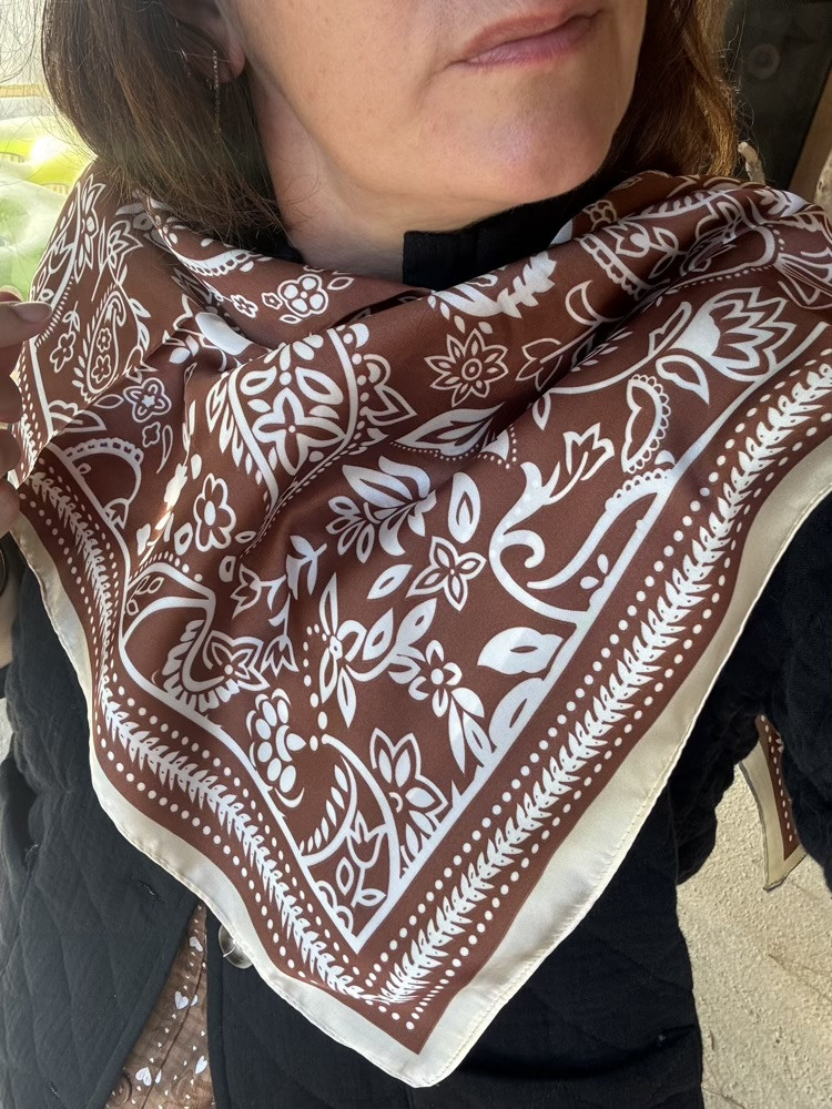 Foulard carre 70*70 tons chocolat et beige 