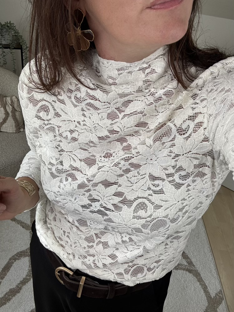 Top dentelle velours noir ou blanc 