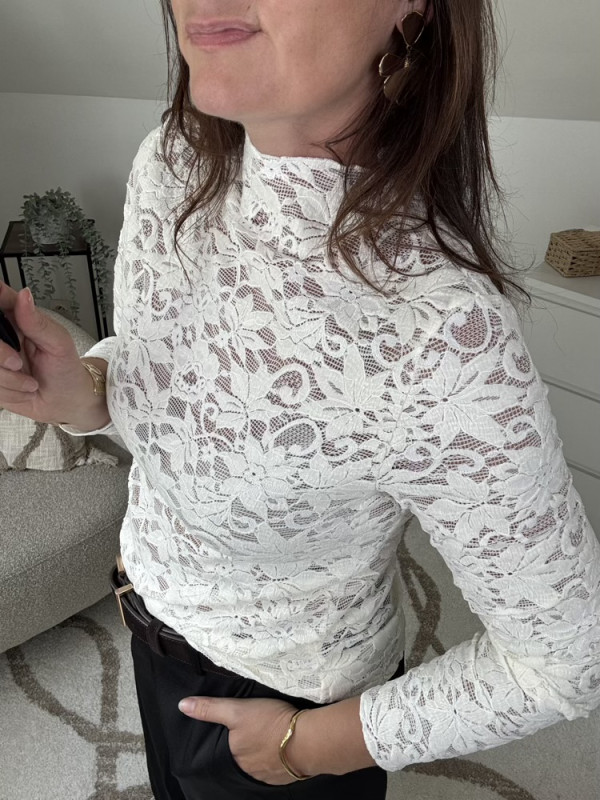 Top dentelle velours noir ou blanc 