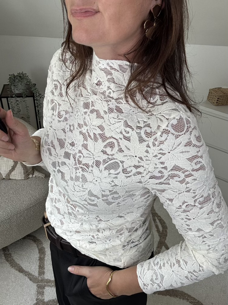 Top dentelle velours noir ou blanc 