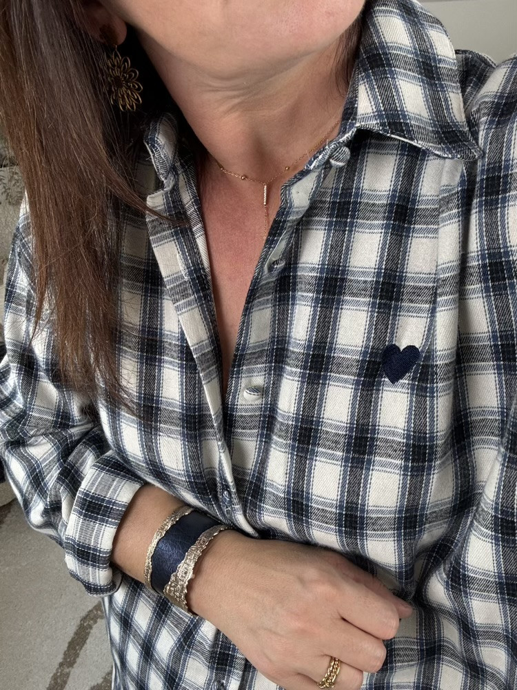 Chemise à carreaux petit cœur brodé 