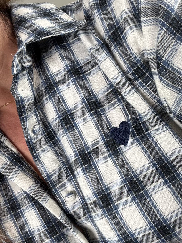 Chemise à carreaux petit cœur brodé 
