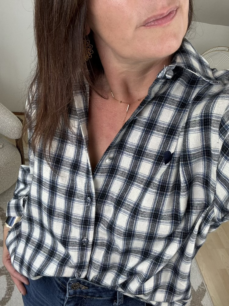 Chemise à carreaux petit cœur brodé 