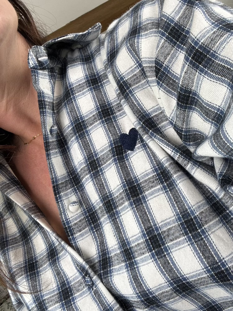 Chemise à carreaux petit cœur brodé 