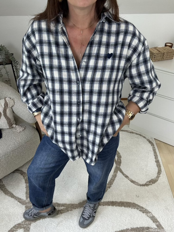 Chemise à carreaux petit cœur brodé 