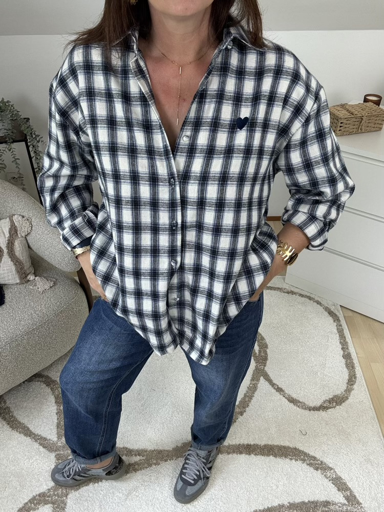 Chemise à carreaux petit cœur brodé 