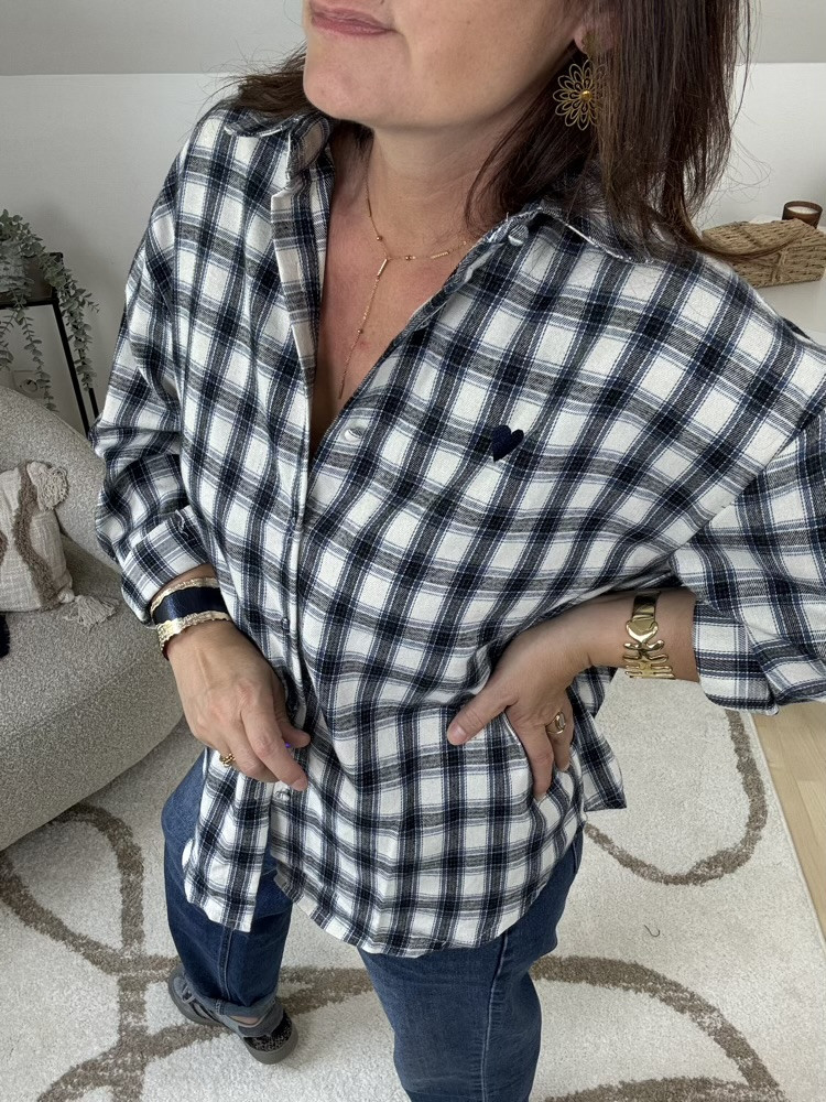 Chemise à carreaux petit cœur brodé 