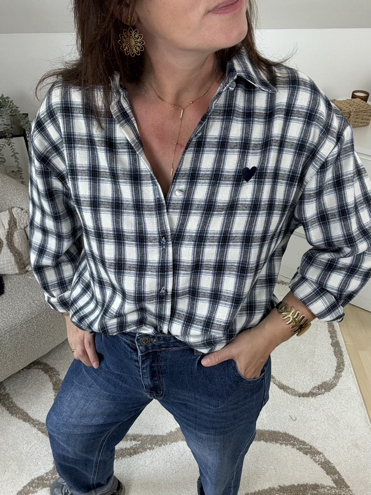 Chemise à carreaux petit cœur brodé 
