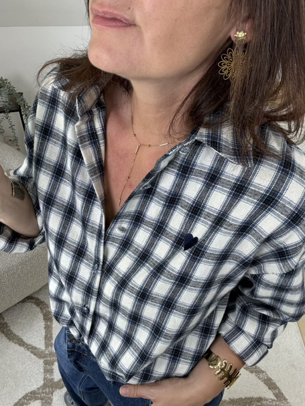 Chemise à carreaux petit cœur brodé 