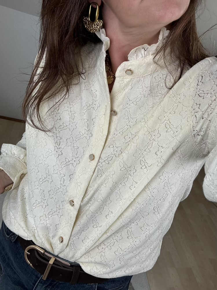 Chemise écrue petites fleurs col dentelle 