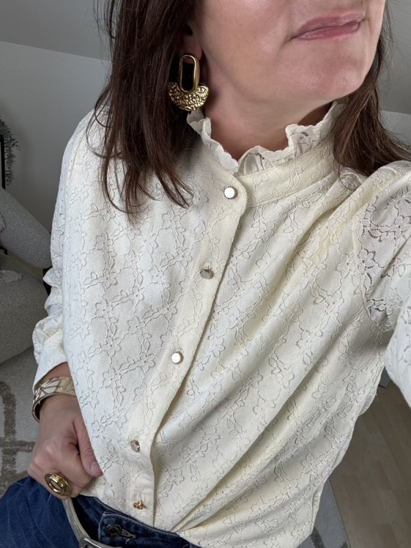 Chemise écrue petites fleurs col dentelle 
