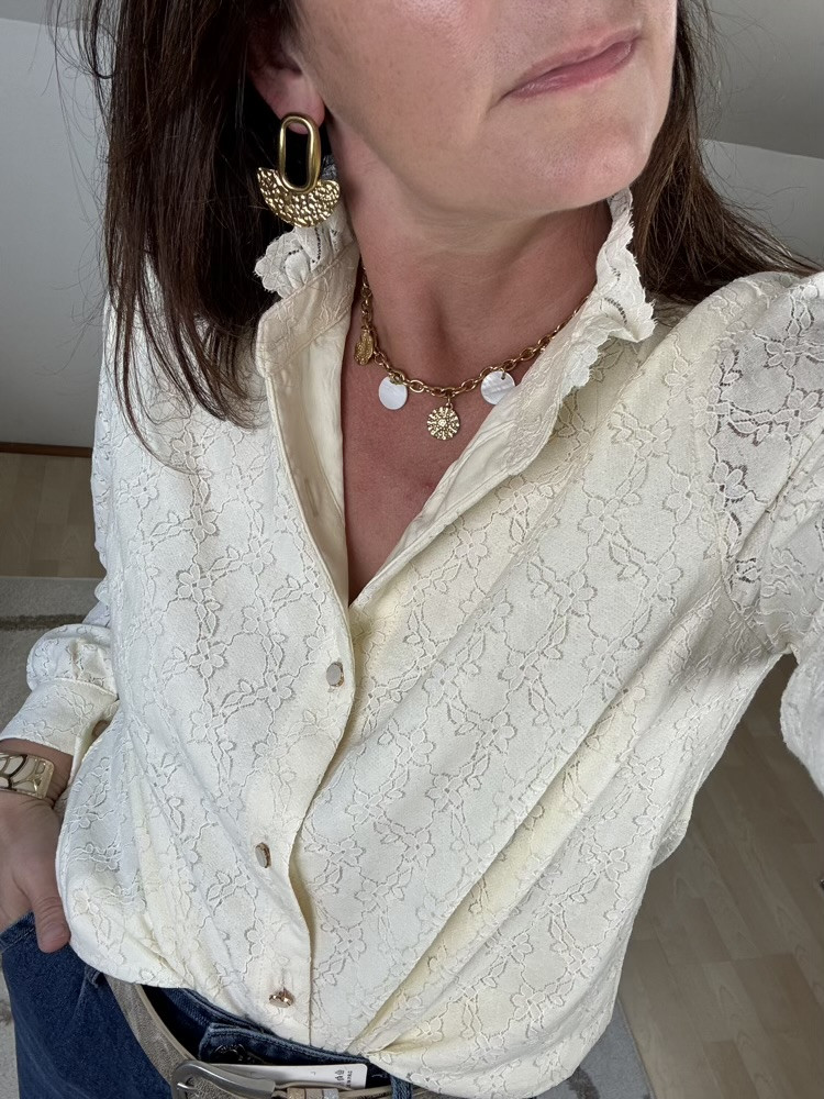 Chemise écrue petites fleurs col dentelle 