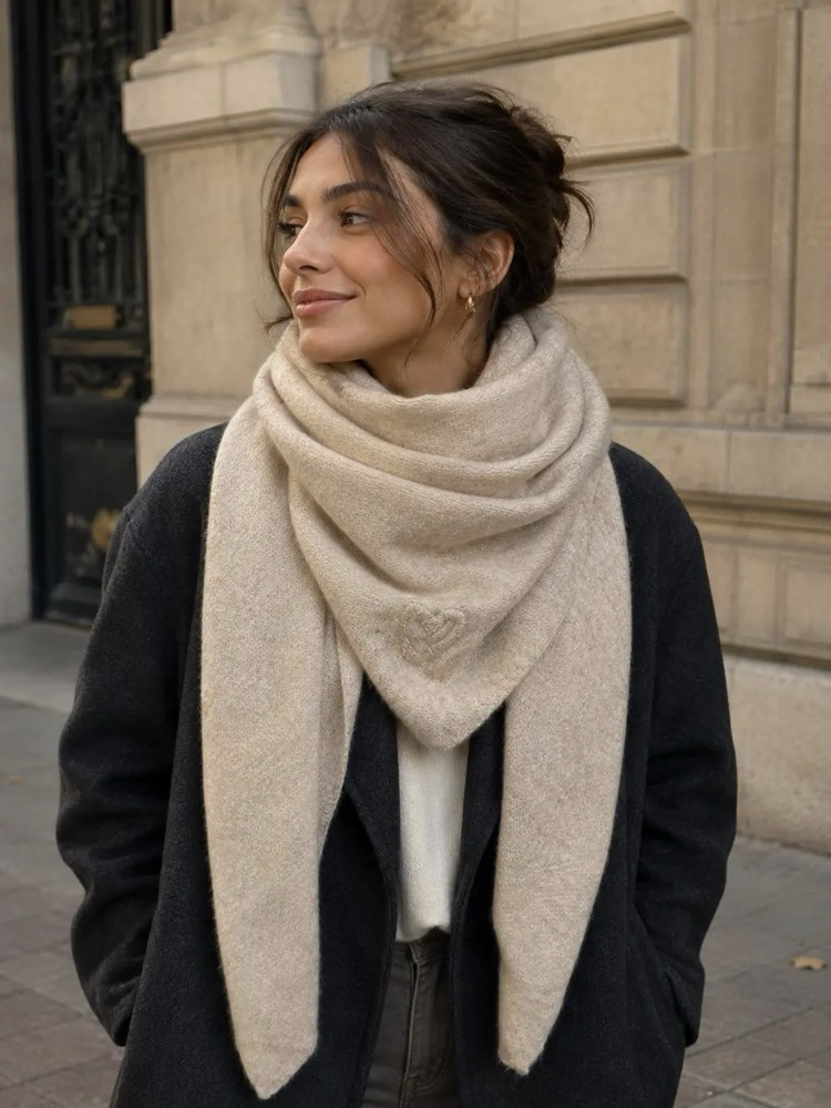 Écharpe triangle petits cœurs 