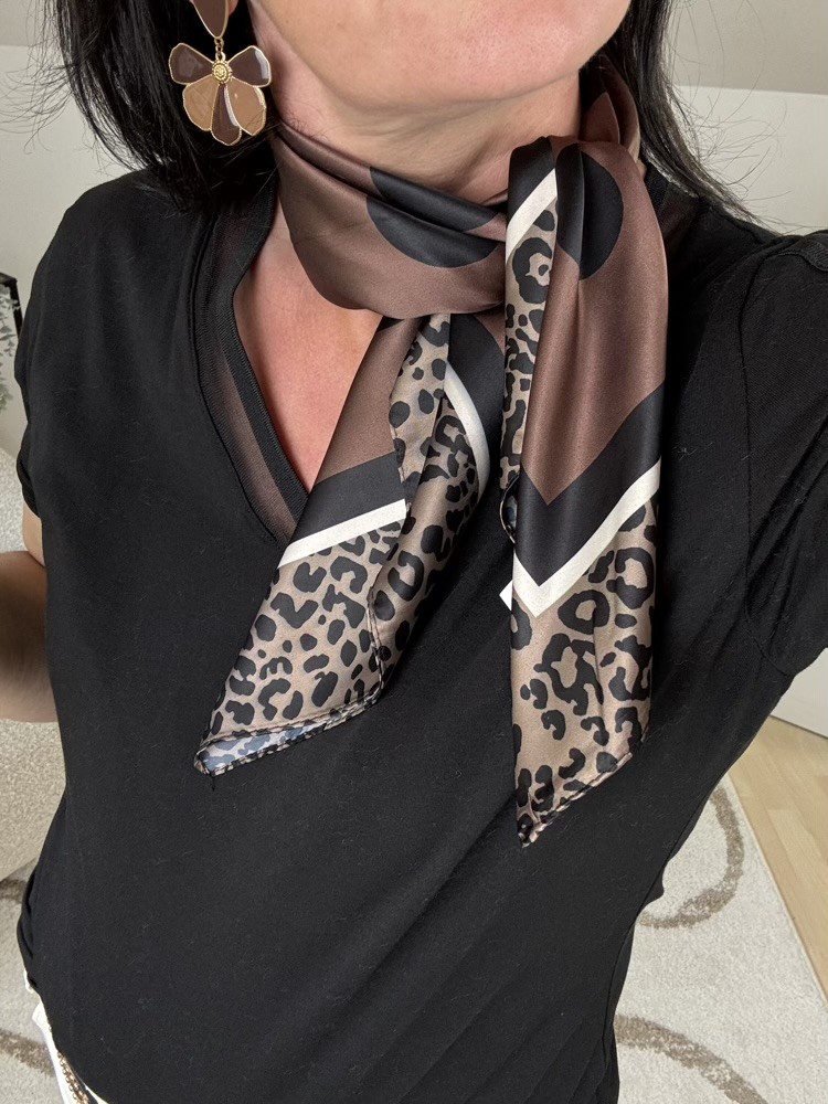 Foulard chocolat pois contours léopard 
