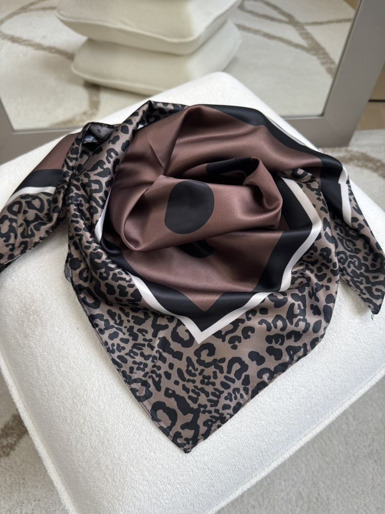 Foulard chocolat pois contours léopard 