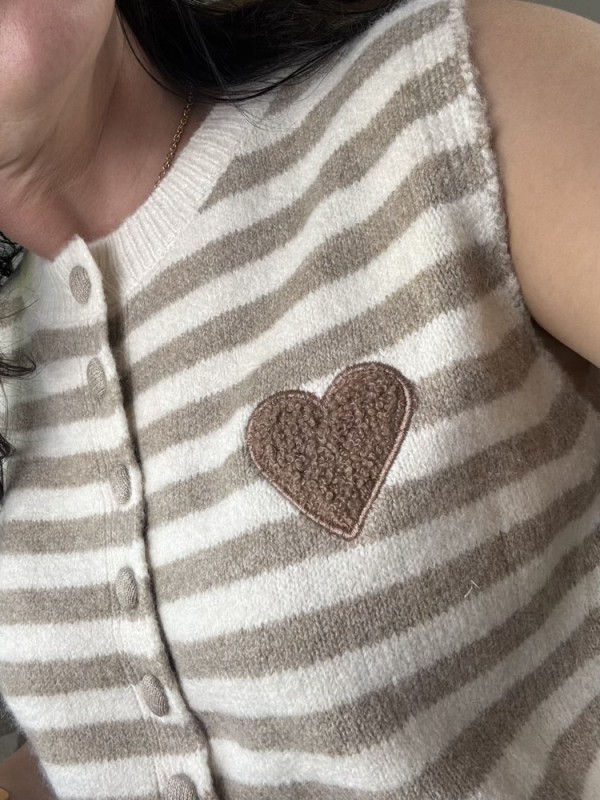 Gilet rayé sans manche petit cœur bouclette 