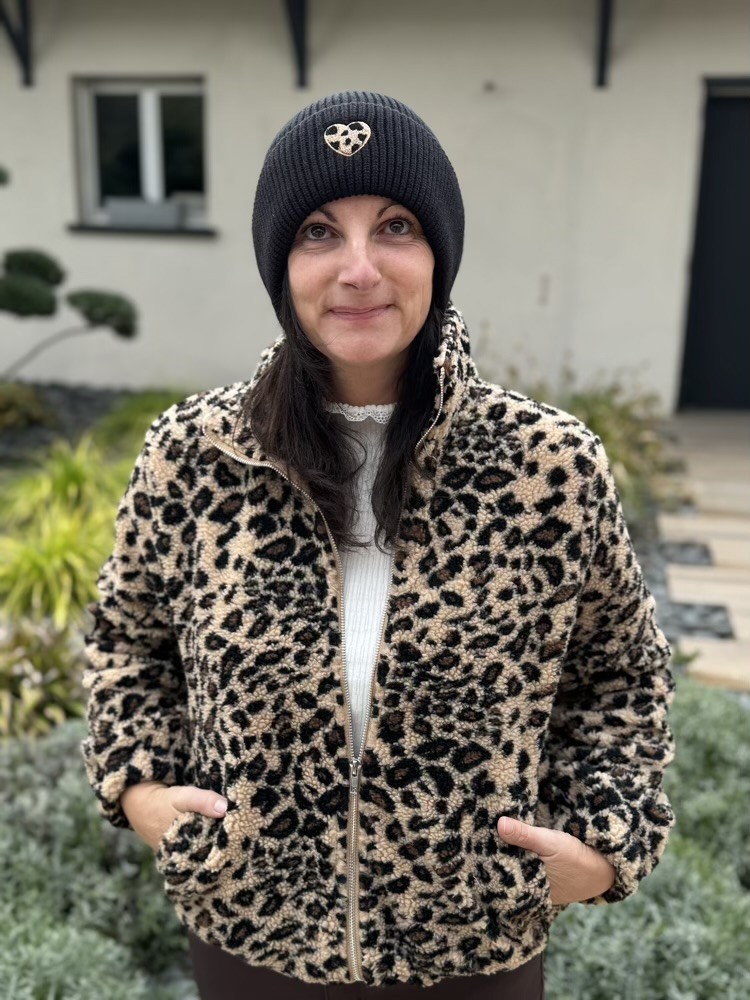 Bonnet noir coeur léopard 