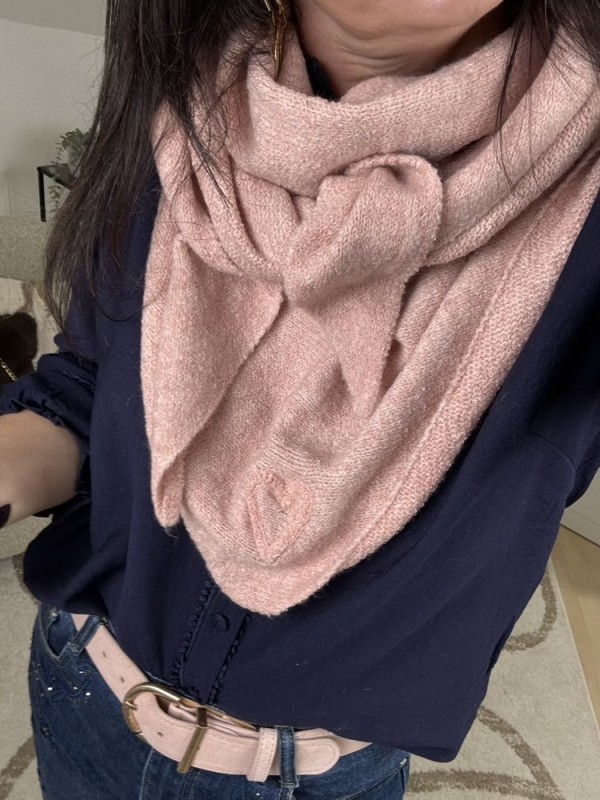 Écharpe triangle petits cœurs rose ou bleu 