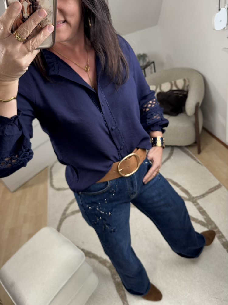 Chemise Unie jolis détails Marine ou Bordeaux 