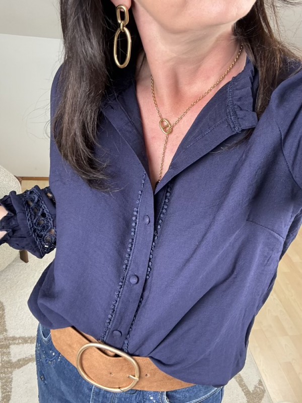 Chemise Unie jolis détails Marine ou Bordeaux 