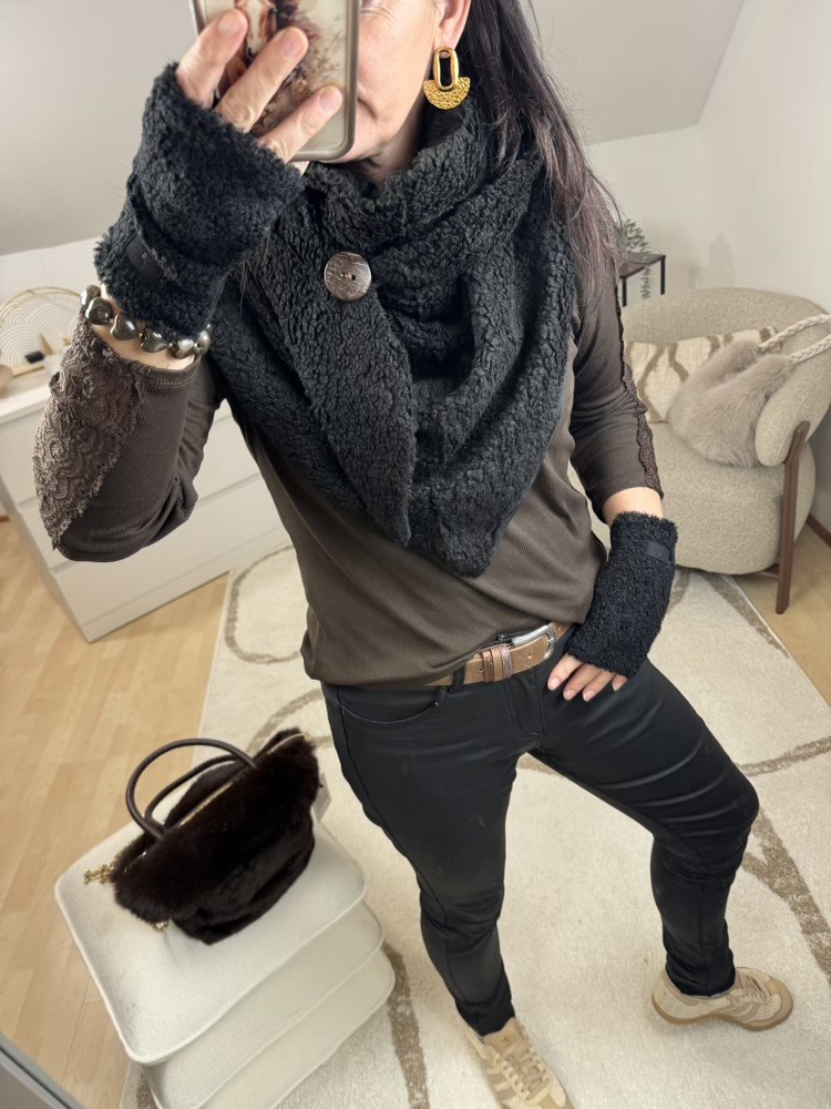 Écharpe triangle bouclette Sherpa avec bouton Noire ou beige 